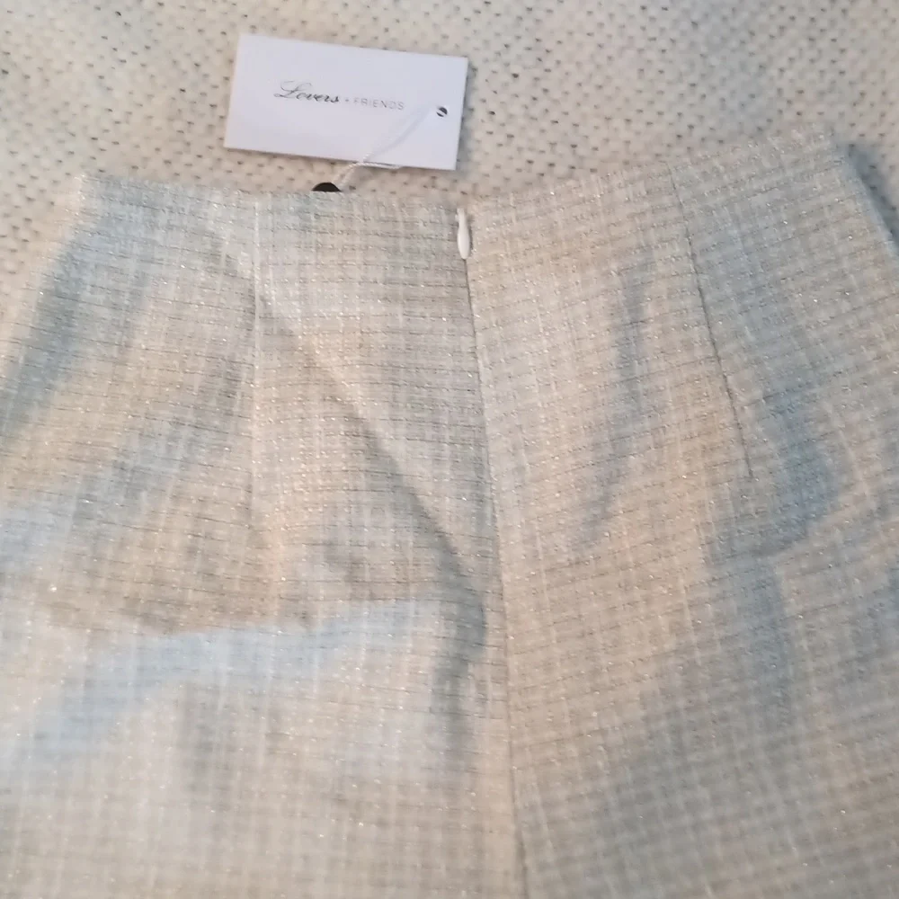 Lovers & Friends Skort textured with gold thread Pockets